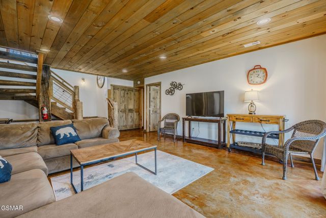 3721 Clabo Mountain Lane, Sevierville, TN 37862