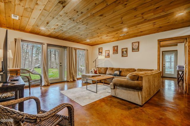 3721 Clabo Mountain Lane, Sevierville, TN 37862