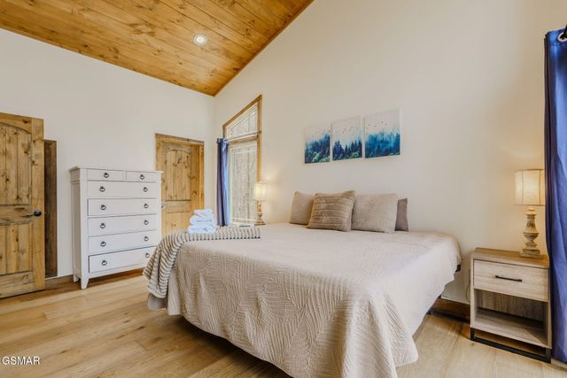 3721 Clabo Mountain Lane, Sevierville, TN 37862