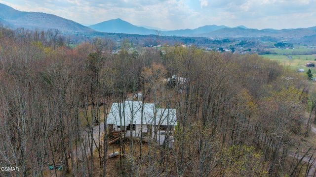 3721 Clabo Mountain Lane, Sevierville, TN 37862