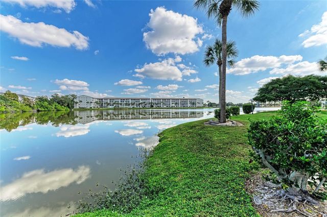 3531 LAKE BAYSHORE DRIVE J106, Bradenton, FL 34205