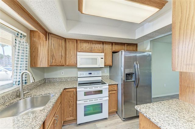 3531 LAKE BAYSHORE DRIVE J106, Bradenton, FL 34205