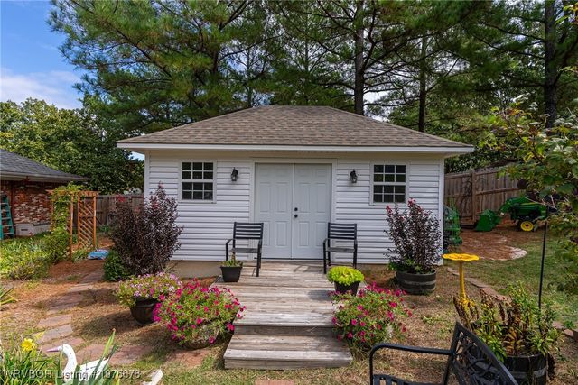 615 Azure Hills Drive, Van Buren, AR 72956