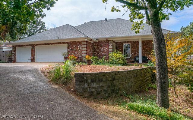 615 Azure Hills Drive, Van Buren, AR 72956