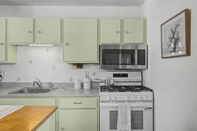 47 Chelsea Road, Essex, VT 05452