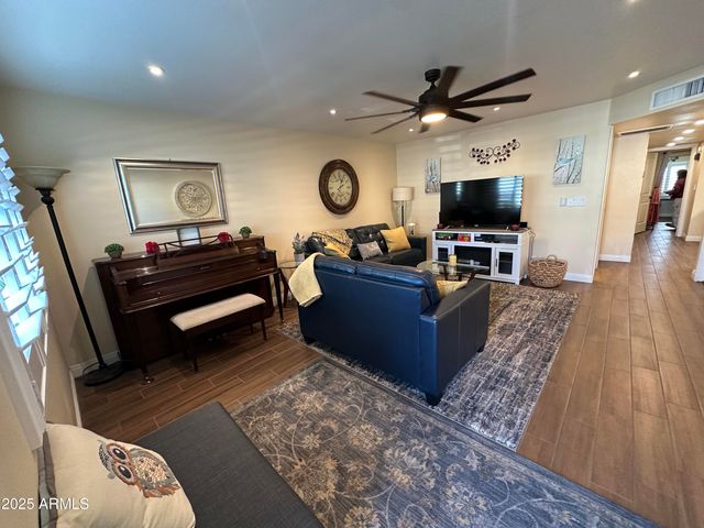 4328 E CAPRI Avenue 180, Mesa, AZ 85206