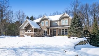 7182 Breton Woods Court, Kalamazoo, MI 49009