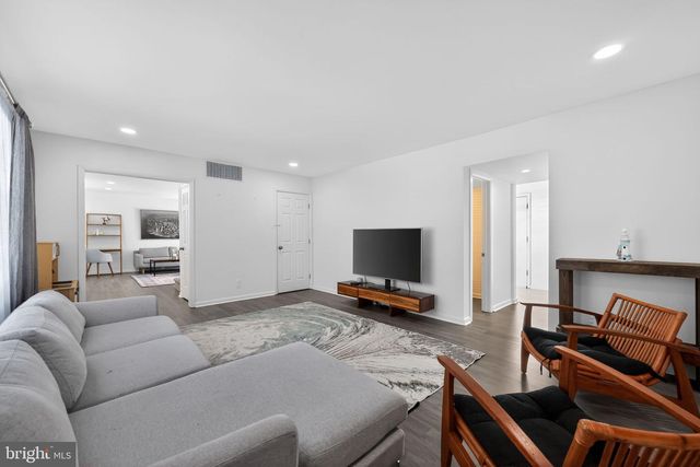 1721 COUNTRY CLUB DR, Cherry Hill, NJ 08003