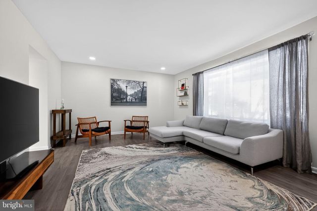 1721 COUNTRY CLUB DR, Cherry Hill, NJ 08003