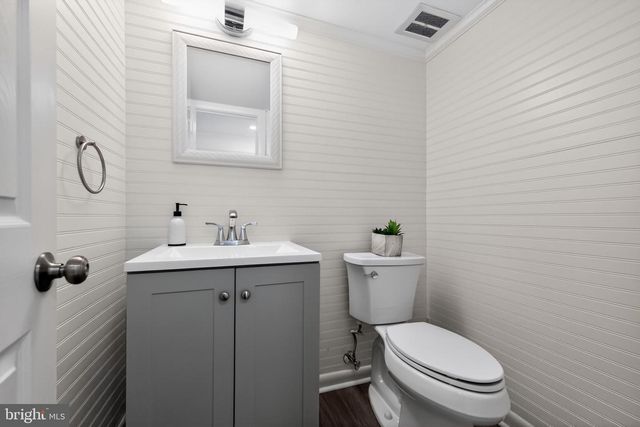 1721 COUNTRY CLUB DR, Cherry Hill, NJ 08003