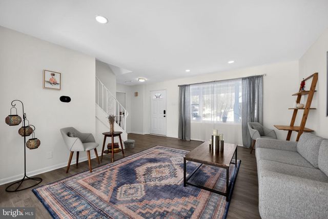 1721 COUNTRY CLUB DR, Cherry Hill, NJ 08003