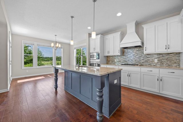 7652 Addisen Path, Inver Grove Heights, MN 55077