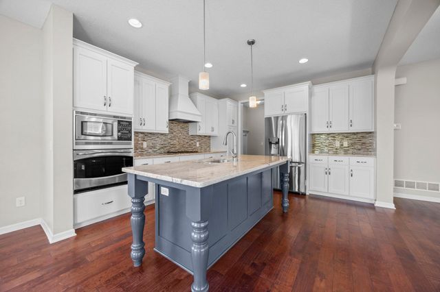 7652 Addisen Path, Inver Grove Heights, MN 55077