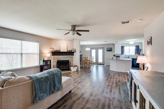 223 Gayleh Lane, Waxahachie, TX 75165