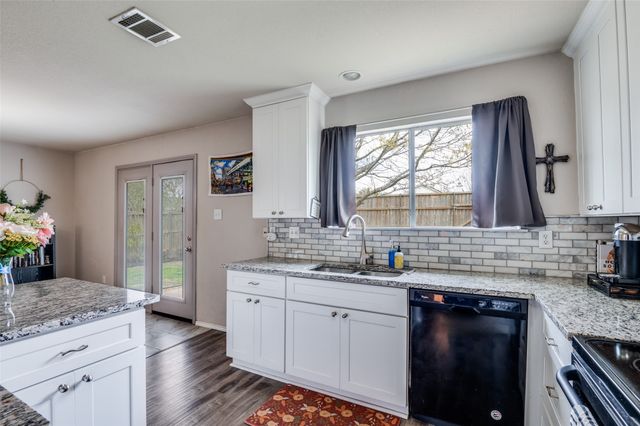 223 Gayleh Lane, Waxahachie, TX 75165