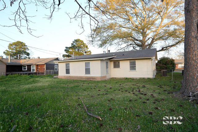 7504 W Canal Boulevard, Shreveport, LA 71108