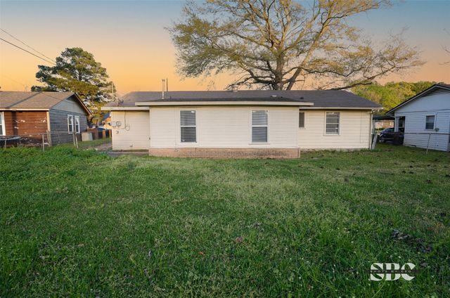 7504 W Canal Boulevard, Shreveport, LA 71108