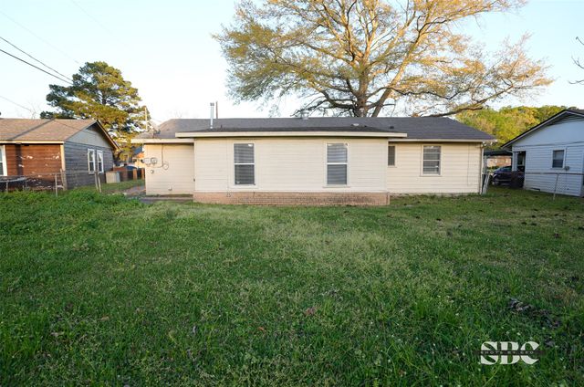 7504 W Canal Boulevard, Shreveport, LA 71108
