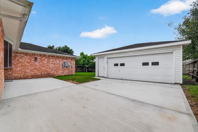 1519 Hitherfield Drive, Sugar Land, TX 77498