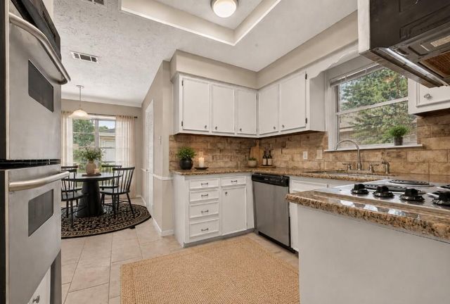 1519 Hitherfield Drive, Sugar Land, TX 77498
