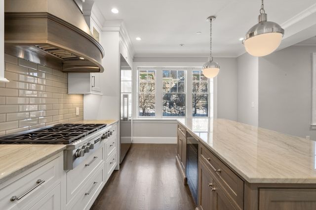 1517 Beacon 4, Brookline, MA 02445