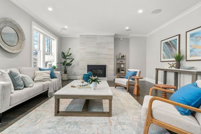 1517 Beacon 4, Brookline, MA 02445