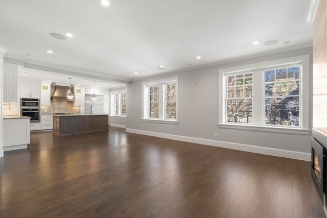 1517 Beacon 4, Brookline, MA 02445