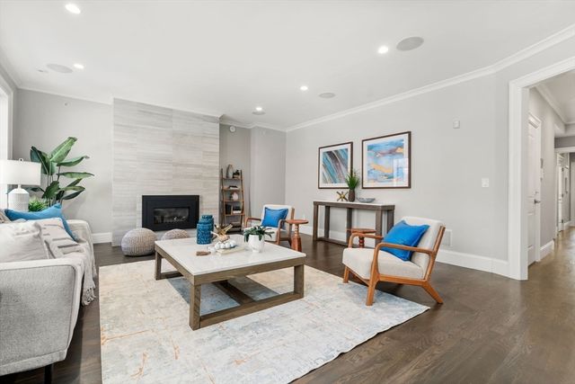 1517 Beacon 4, Brookline, MA 02445