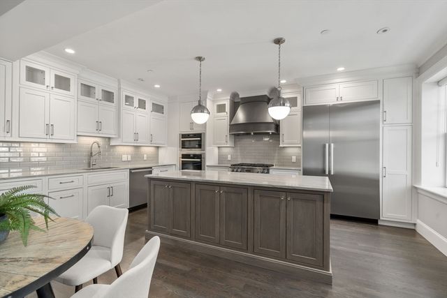 1517 Beacon 4, Brookline, MA 02445