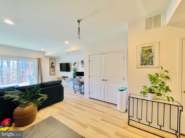 127 STREAMVIEW DR, Fredericksburg, VA 22405