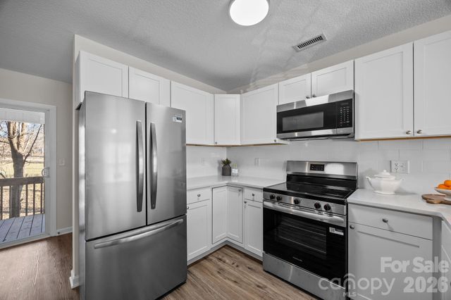 2 Meadow Glen Drive, Fletcher, NC 28732