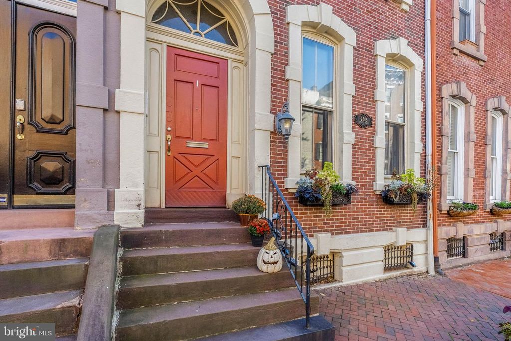 2306 SPRUCE ST #201, PHILADELPHIA, PA 19103 — photo 2