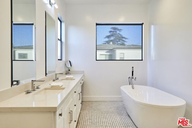 18911 HATTERAS Street, Tarzana (los Angeles), CA 91356