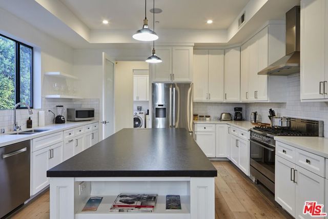 18911 HATTERAS Street, Tarzana (los Angeles), CA 91356