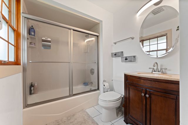 16W604 Crest Avenue, Bensenville, IL 60106