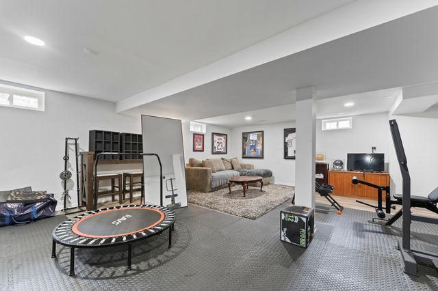 16W604 Crest Avenue, Bensenville, IL 60106