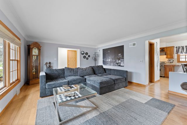 16W604 Crest Avenue, Bensenville, IL 60106