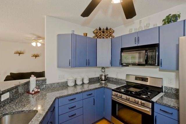 12 Camelot Ln, Easthampton, MA 01027