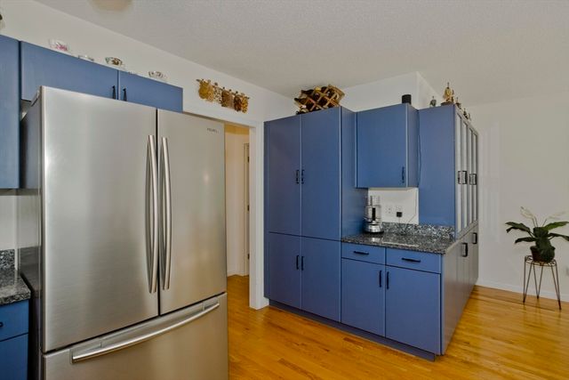 12 Camelot Ln, Easthampton, MA 01027