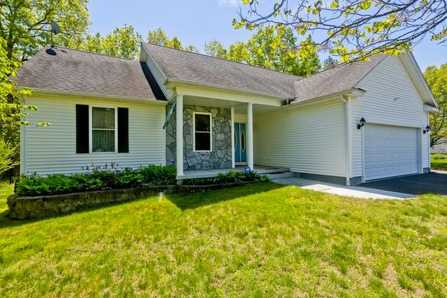 12 Camelot Ln, Easthampton, MA 01027