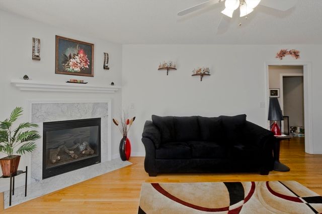 12 Camelot Ln, Easthampton, MA 01027