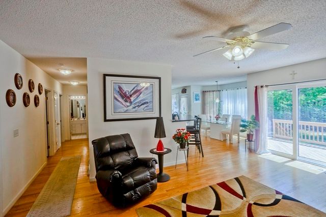 12 Camelot Ln, Easthampton, MA 01027