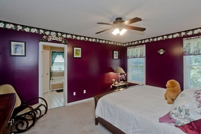 12 Camelot Ln, Easthampton, MA 01027