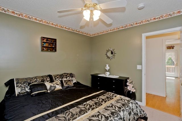 12 Camelot Ln, Easthampton, MA 01027