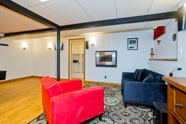 12 Camelot Ln, Easthampton, MA 01027