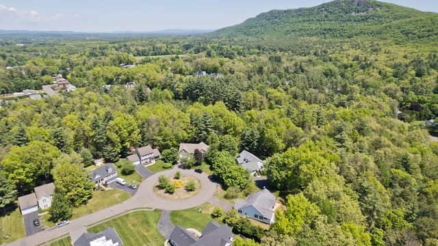 12 Camelot Ln, Easthampton, MA 01027