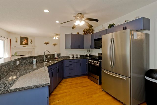 12 Camelot Ln, Easthampton, MA 01027