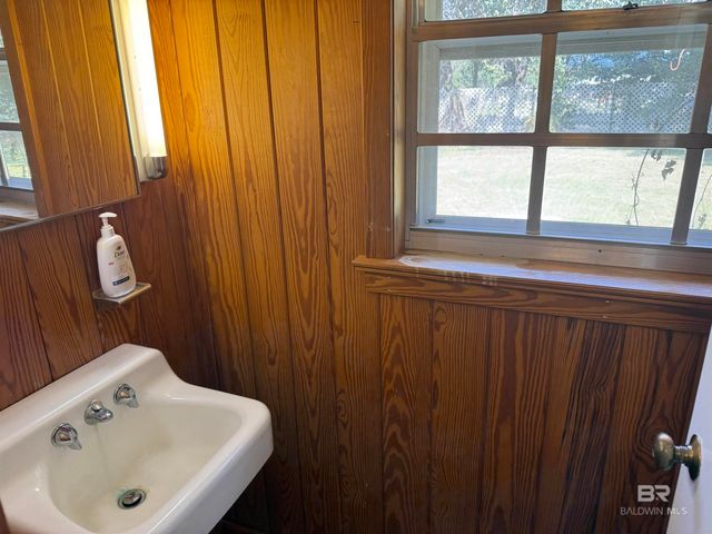 401 E Oak Street, Atmore, AL 36502