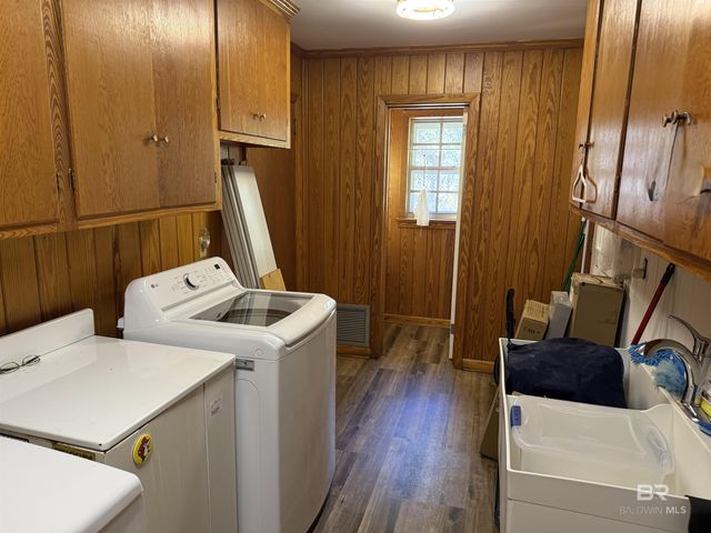 401 E Oak Street, Atmore, AL 36502