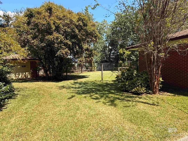 401 E Oak Street, Atmore, AL 36502